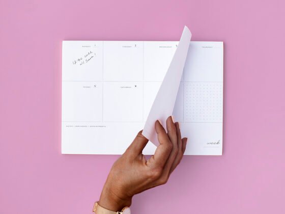 picture of a blank calendar being flipped