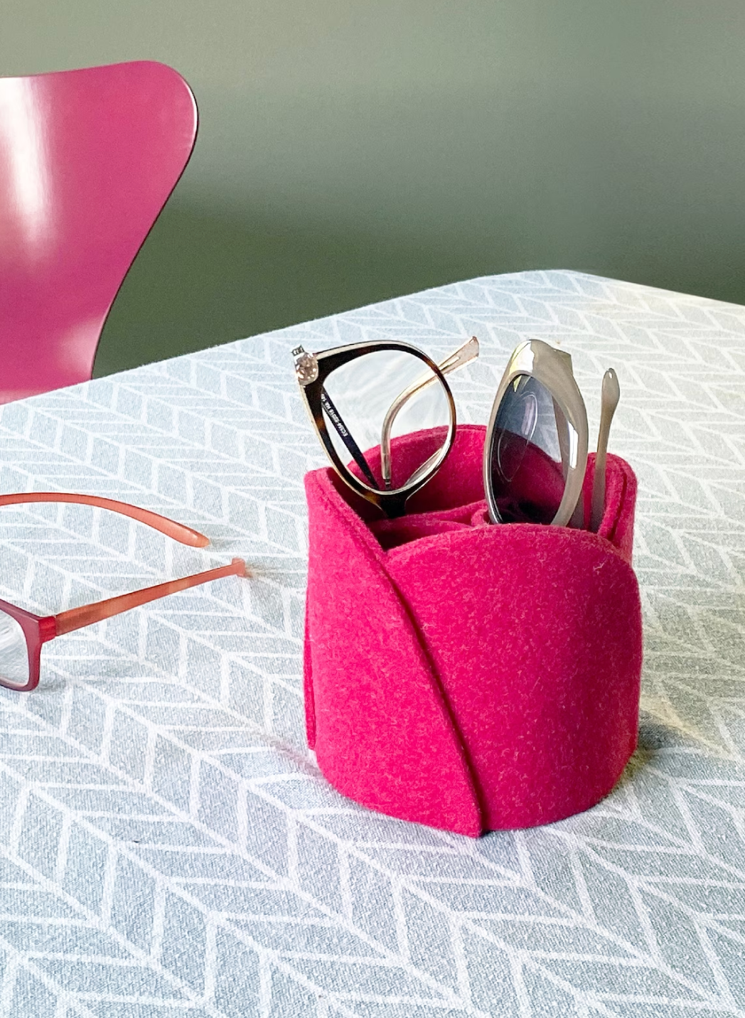 Felt Eye Glass Holder Stand by FeltinPOP