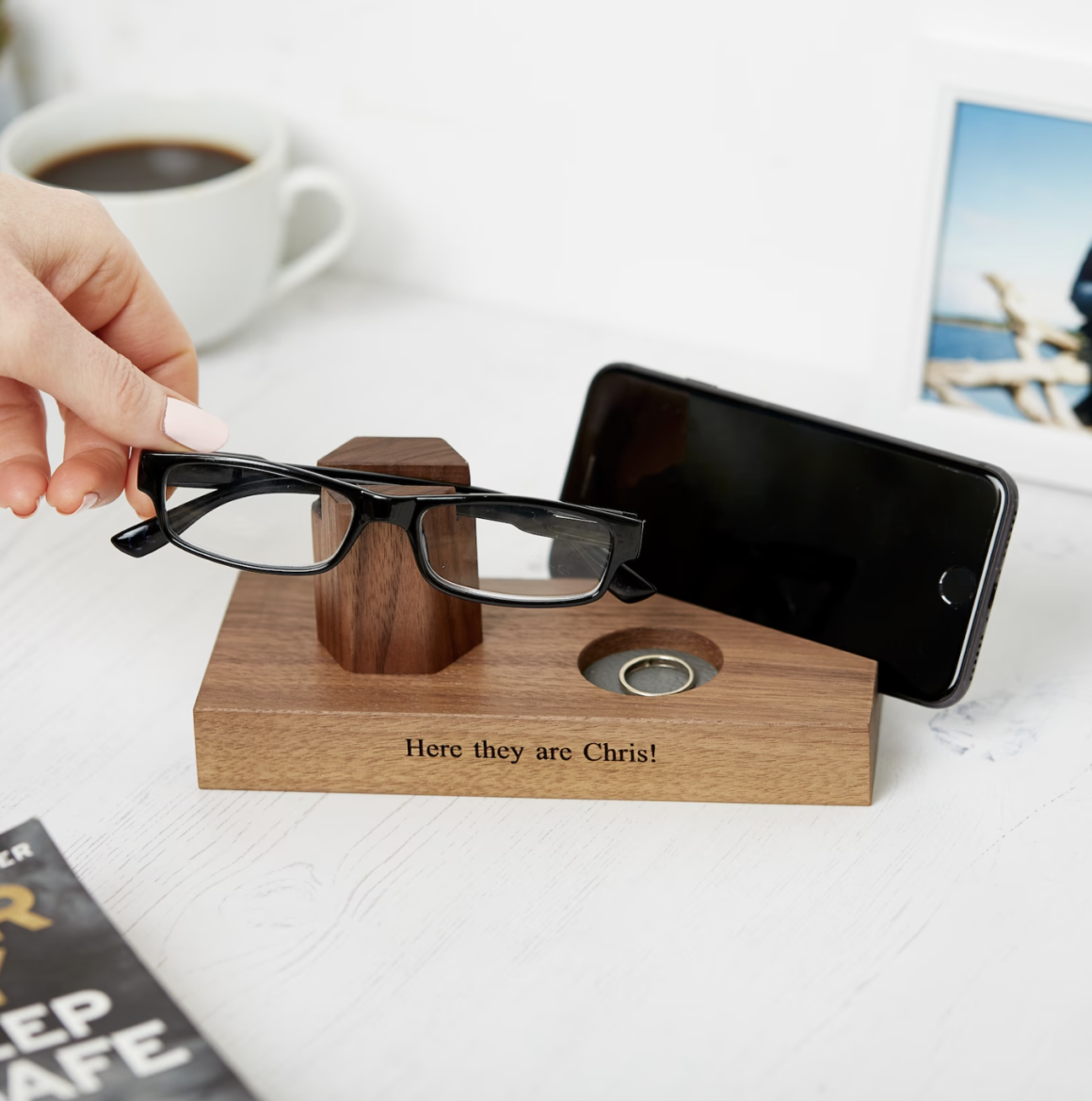 MijMoj Design glasses, ring, and cell holder