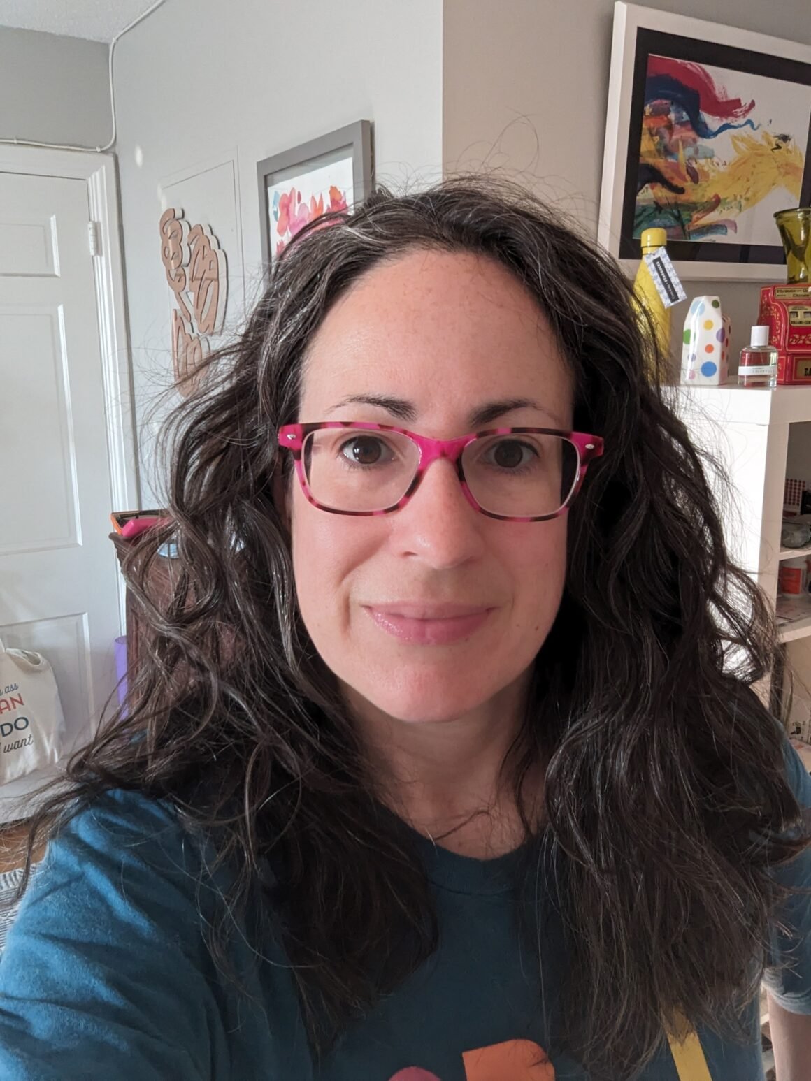 picture of Kate, the author of The Colorful Minimalist