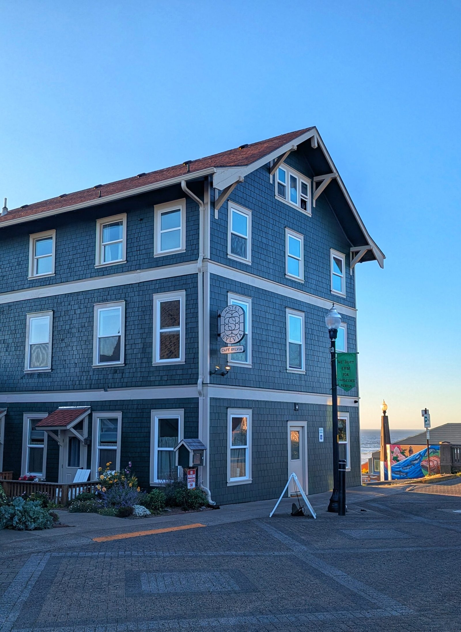 Hotel Sylvia at dusk