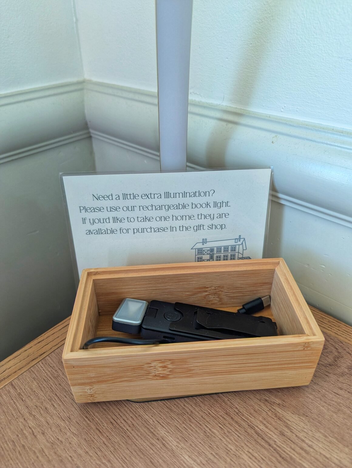 extra book light in hotel room
