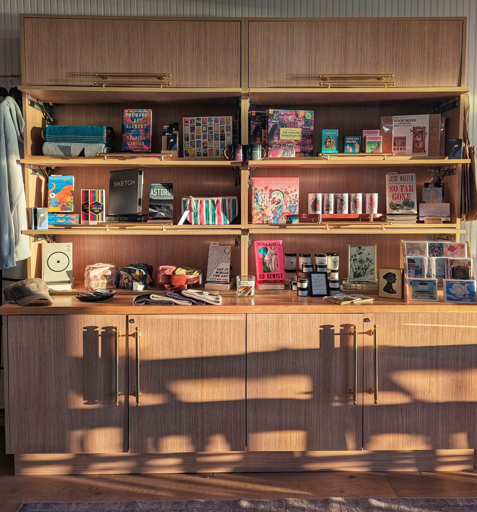 gift shop at the entrance to Hotel Sylvia